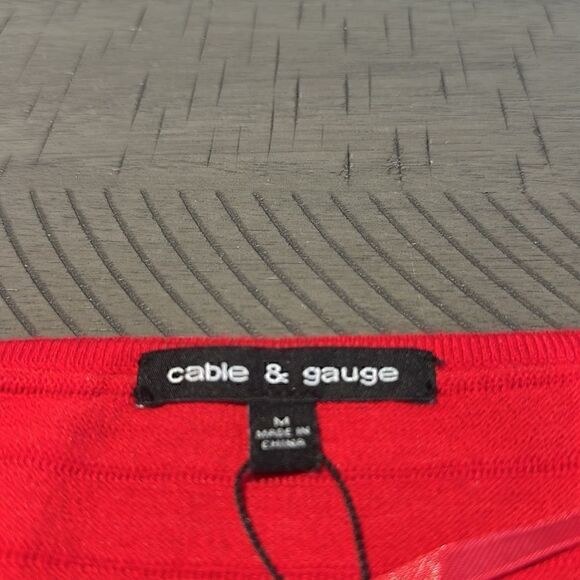 Women’s Cable & Gauge Red Medium Top - Picture 4 of 5